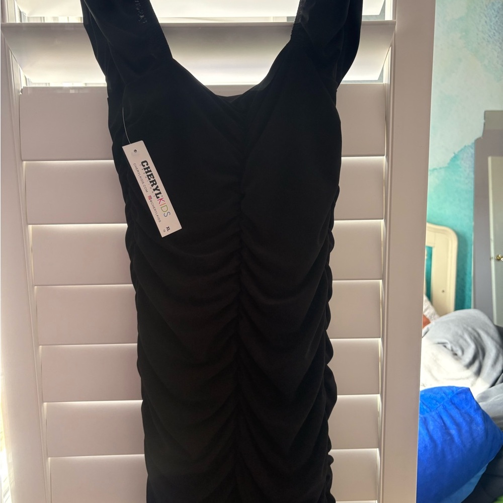 Black Sleeveless V-Neck Ruched Cocktail Dress